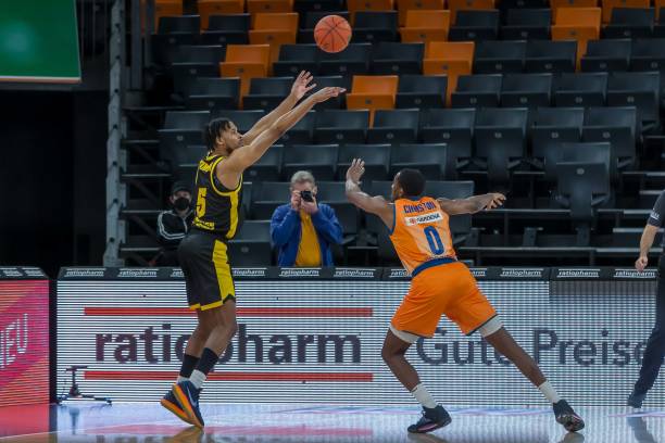 教练矛盾重 教练矛盾重