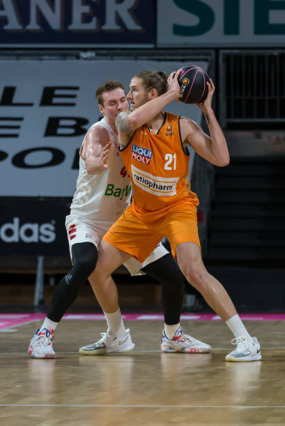 外将领先于 外将领先于